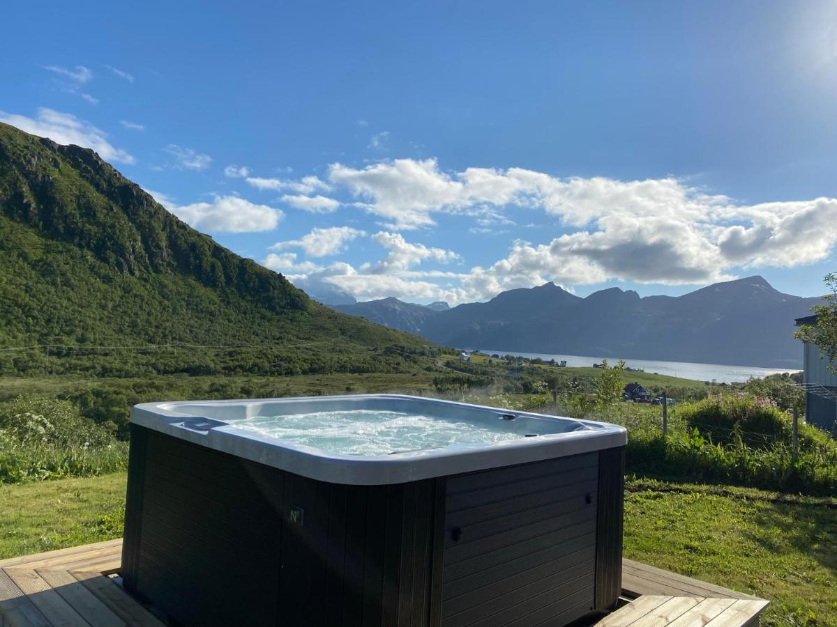 Villa Med Jacuzzi Og Nydelig Utsikt Gravdal  Exteriér fotografie