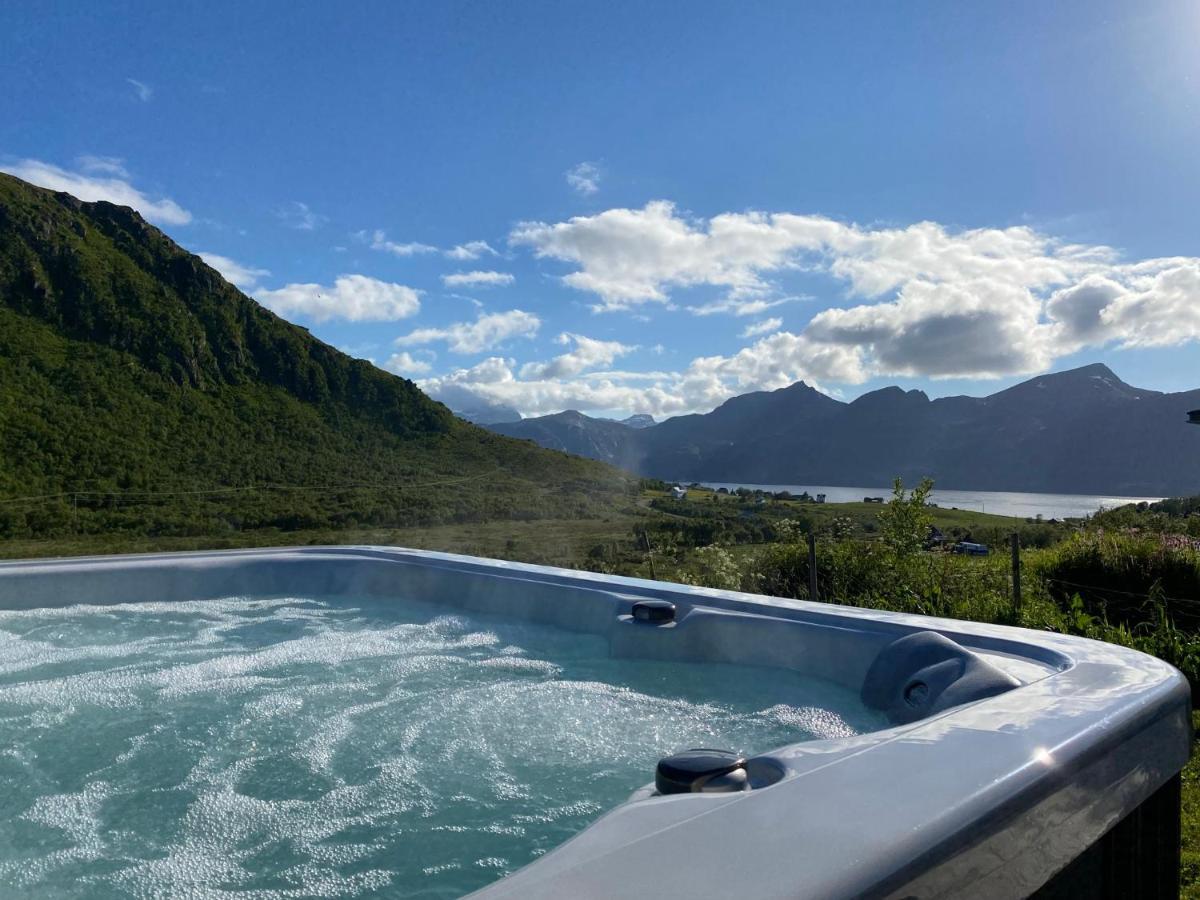 Villa Med Jacuzzi Og Nydelig Utsikt Gravdal  Exteriér fotografie