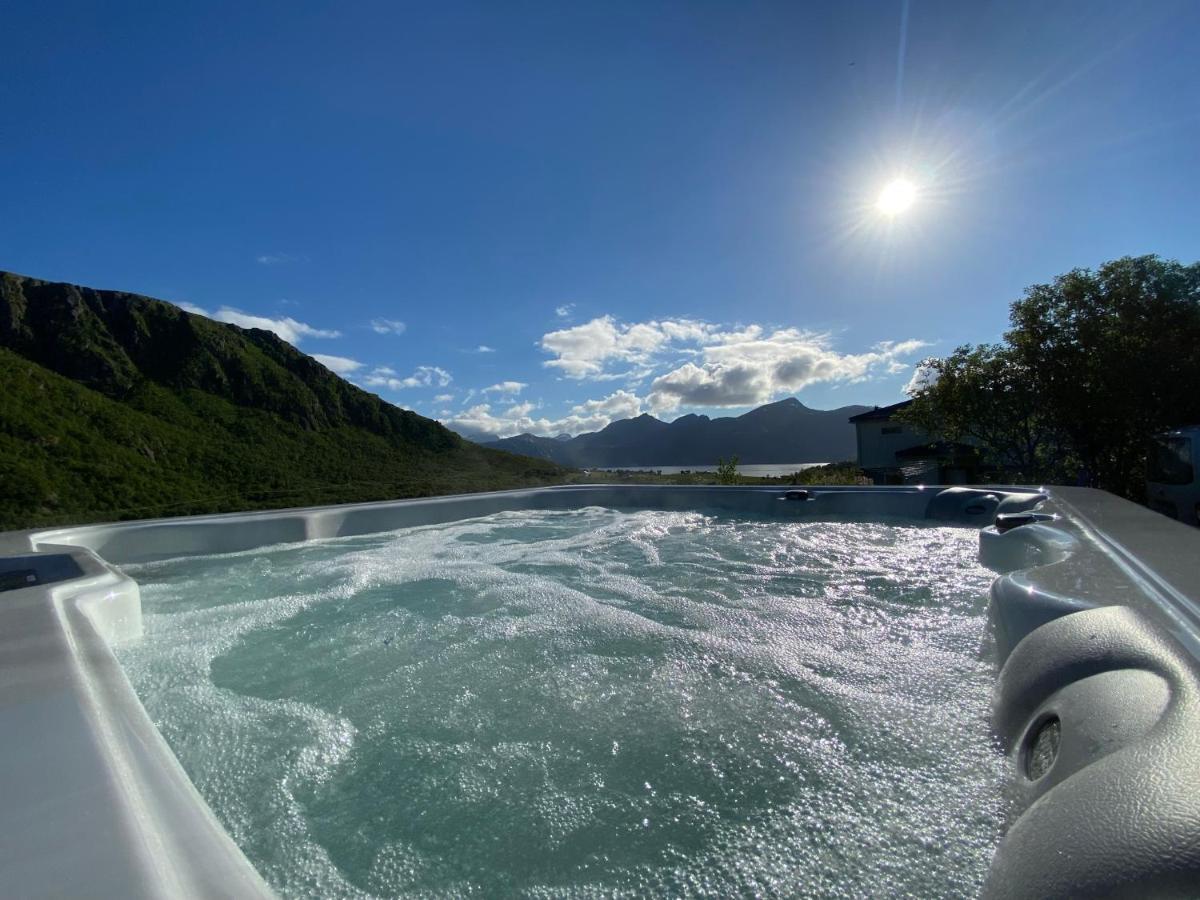 Villa Med Jacuzzi Og Nydelig Utsikt Gravdal  Exteriér fotografie