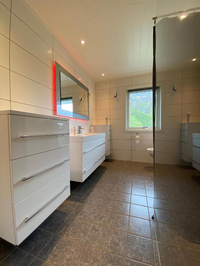 Villa Med Jacuzzi Og Nydelig Utsikt Gravdal  Exteriér fotografie